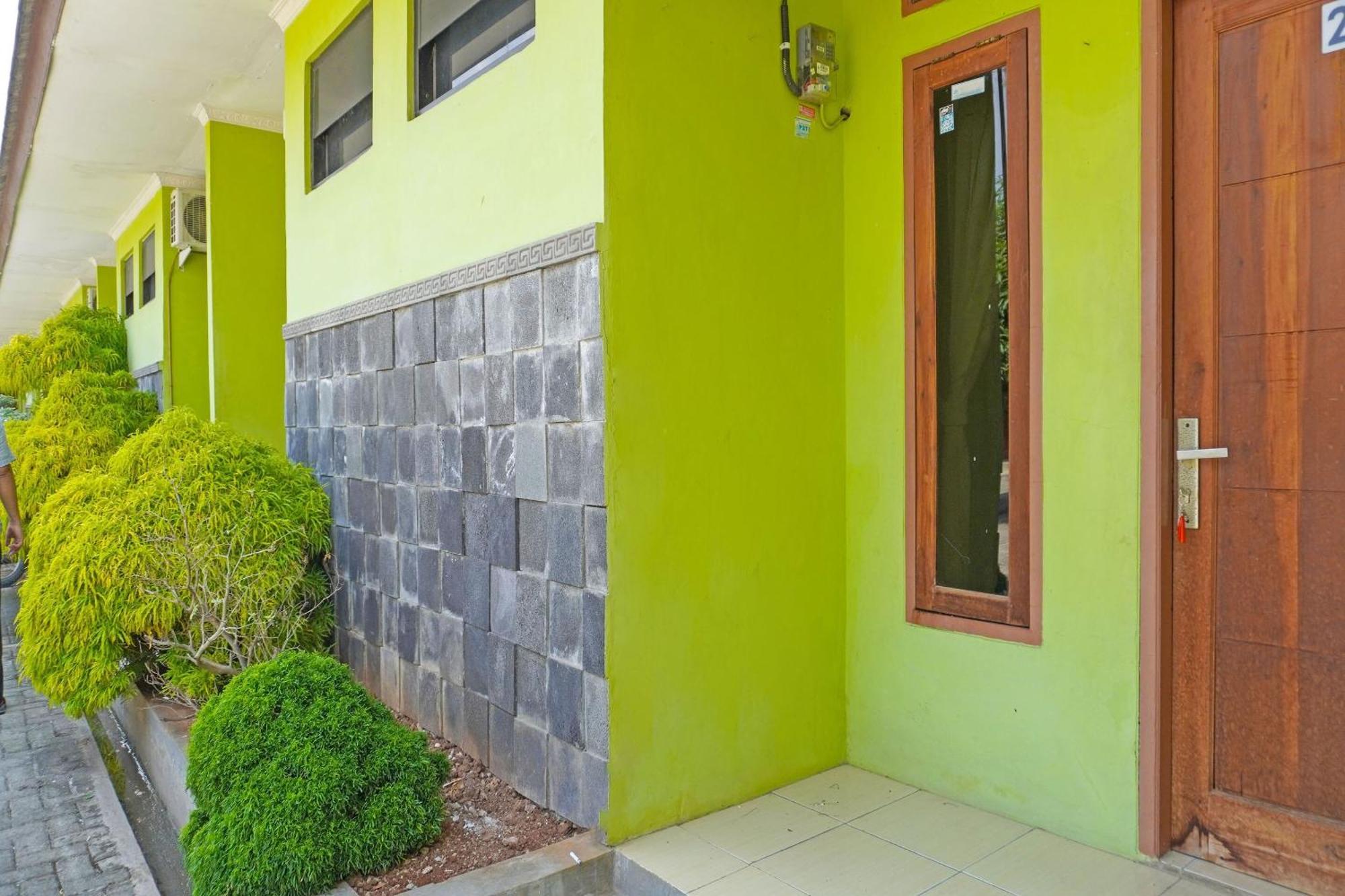 Oyo 91762 Green Home Stay Syariah Purwakarta Εξωτερικό φωτογραφία