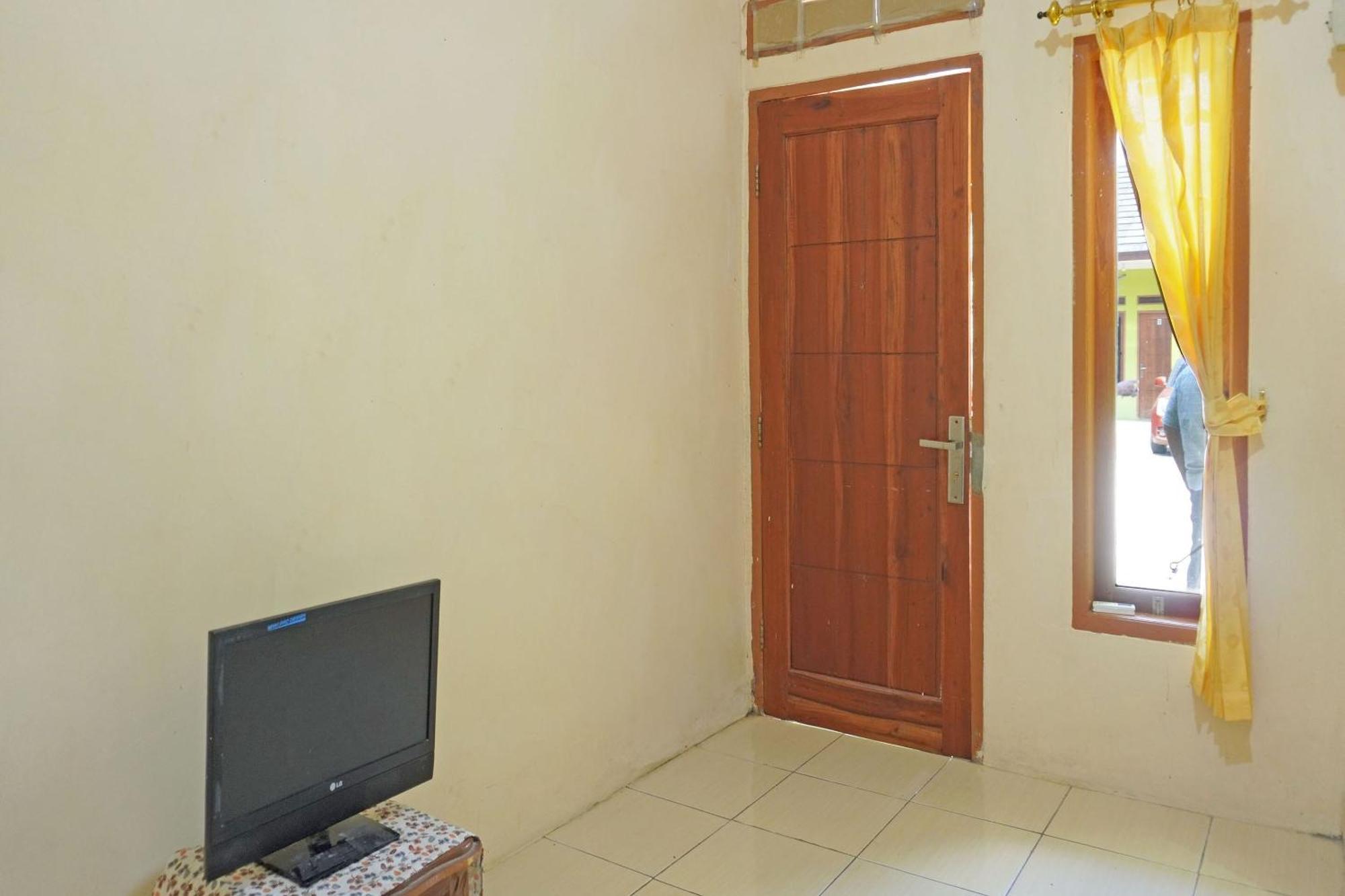 Oyo 91762 Green Home Stay Syariah Purwakarta Εξωτερικό φωτογραφία